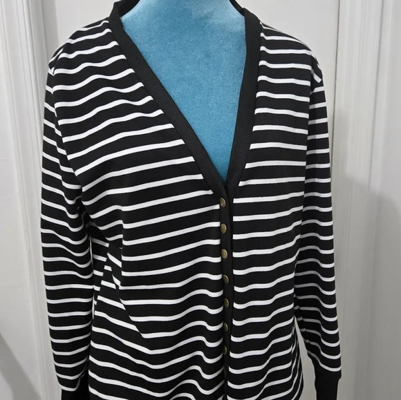 Black and White Sweater - Picture 4 of 5